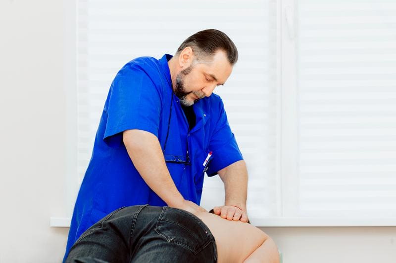 Боль в спине – необходима срочная помощь компетентных специалистов для верного диагноза и подбора правильного лечения